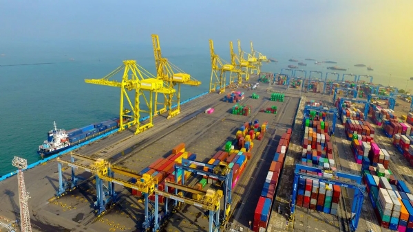 Development of berth at Kandla approved for handling multipurpose clean cargo